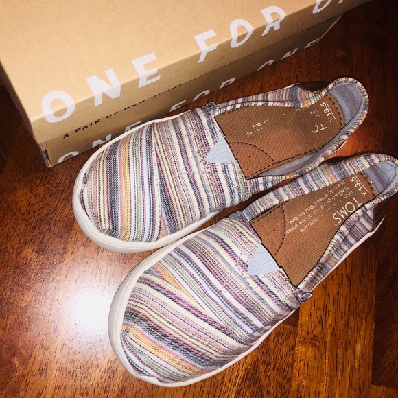 đRESERVEDđMini Striped Boyâs Toms 13.5đGreat Conditionđ - Picture 3 of 8